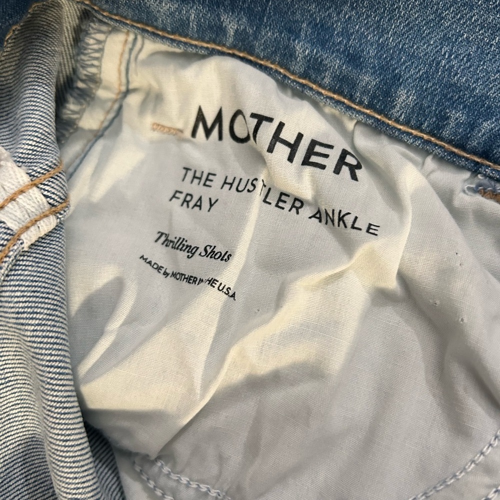🔥MOTHER Denim The Hustler Ankle Fray Jeans in Thrilling Shots🔥 - Picture 4 of 8